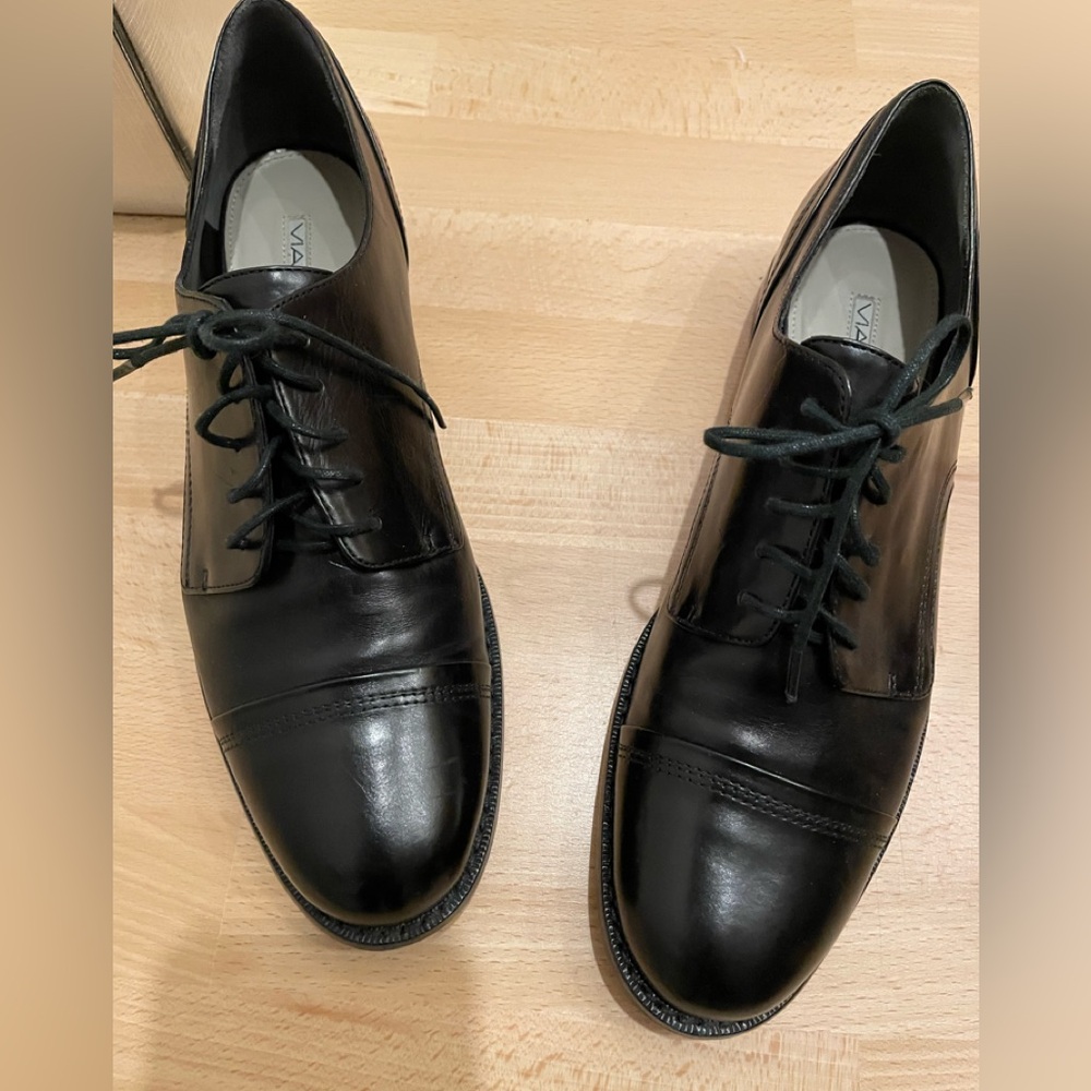 Via Spiga Niko 8M Women’s black leather lace up Oxfords